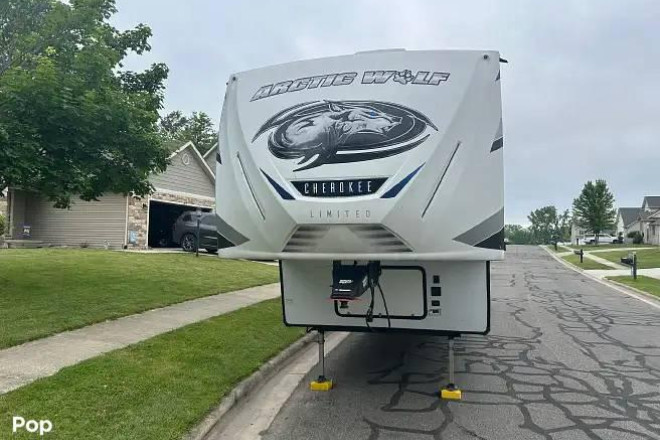 2022 Arctic Wolf 3880 SUITE