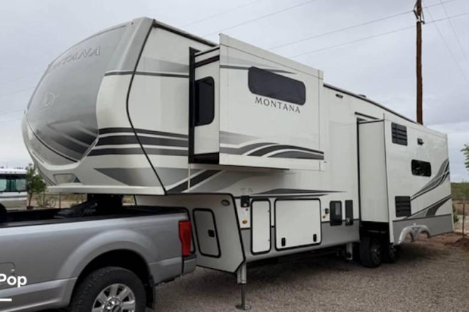 2023 Montana 3123RL