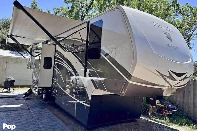 2022 Beacon 42RKB