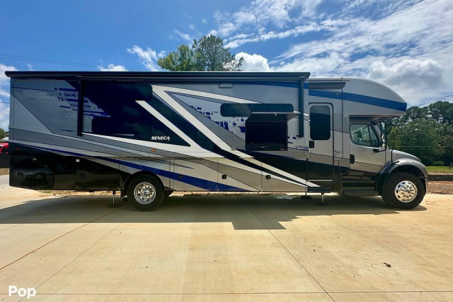 2023 Seneca 37L