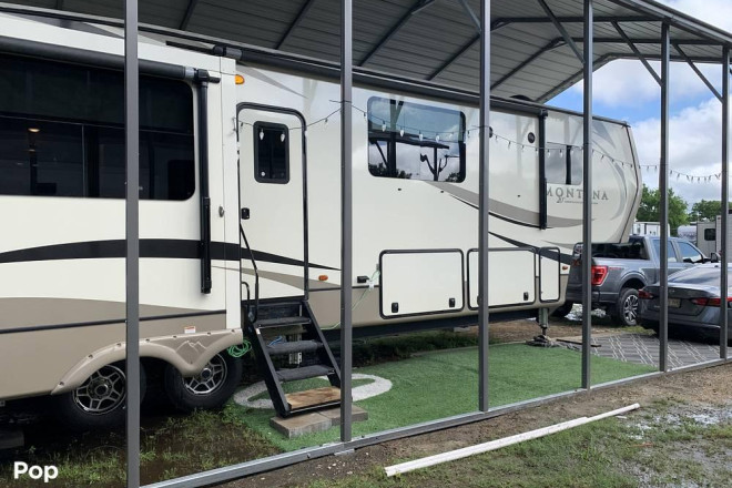 2019 Montana 3855BR