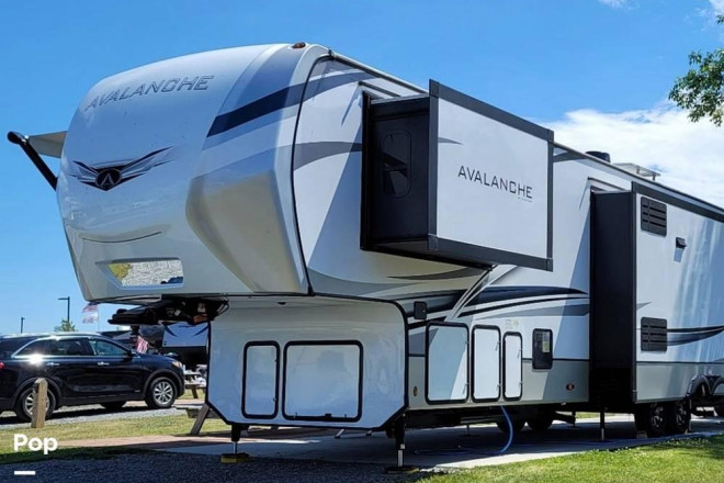 2022 Avalanche M-390 DS