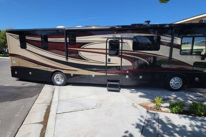 2015 Excursion 35E