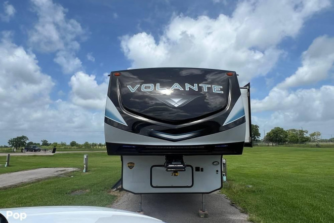 2021 Volante 370BR