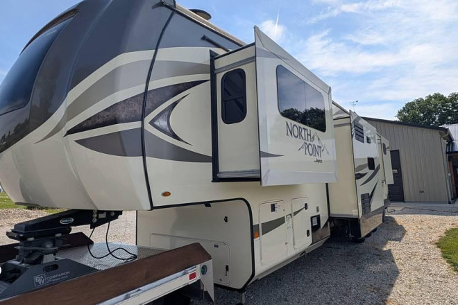 2019 North Point 385THWS