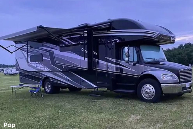 2023 Accolade 37L
