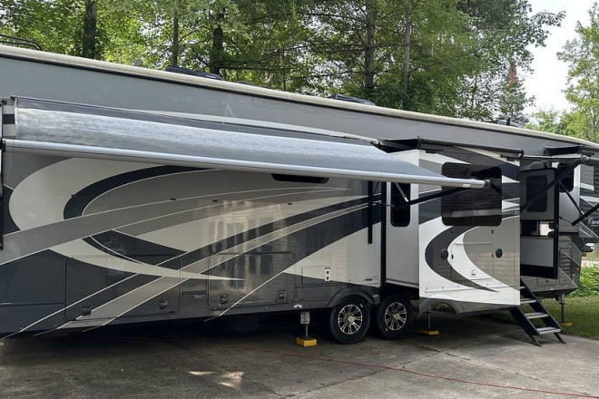 2019 Cardinal Luxury 3700FLX