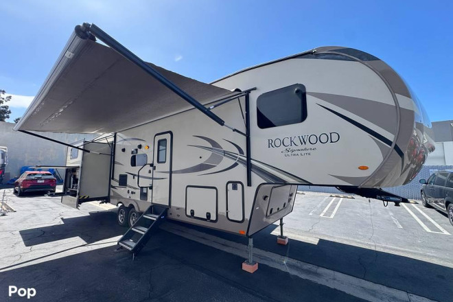 2018 Signature Ultra Lite 8301WS