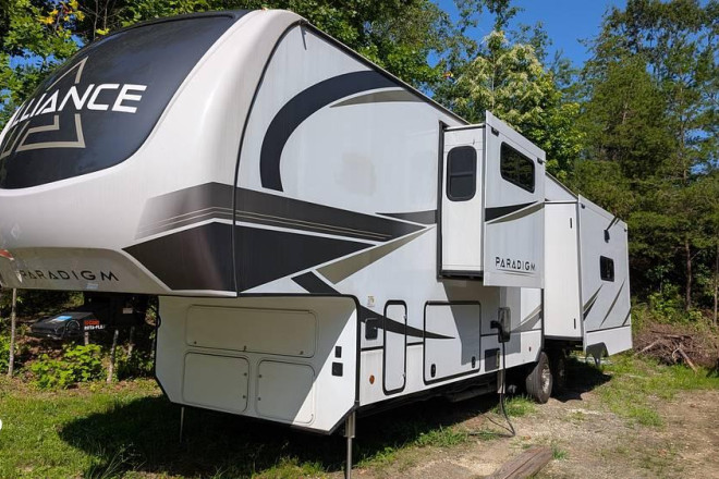 2024 Paradigm 370FB