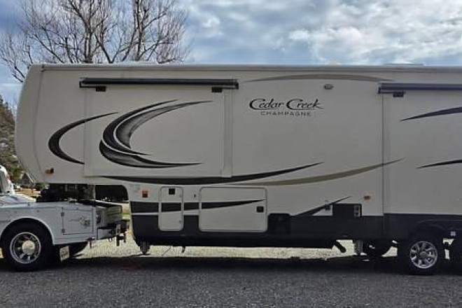 2019 Cedar Creek Champagne 38EL
