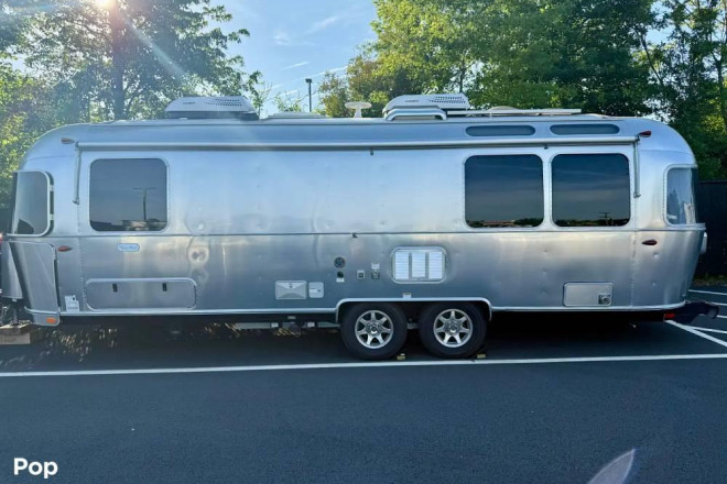 2021 Flying Cloud 27FB Twin