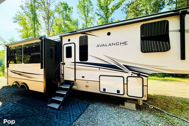 2023 Avalanche 390DS
