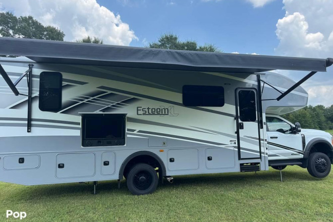 2024 Esteem XL 32U