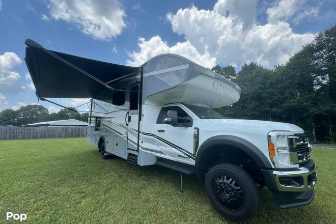 2024 Esteem XL 32U