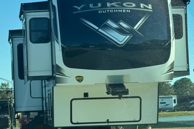2024 Yukon 421 FL