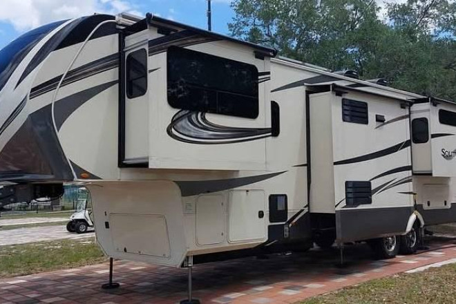 2021 Solitude 380FL