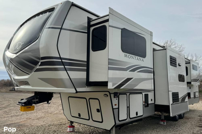 2023 Montana 3761FL