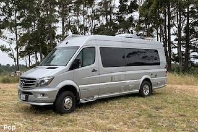 2018 Interstate EXT Lounge Twin 4x4
