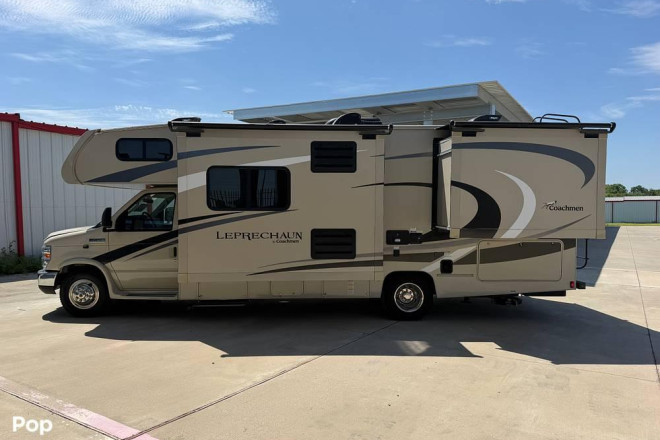2021 Leprechaun 260DS
