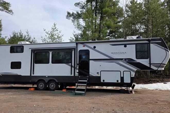 2024 Montana High Country 381TB