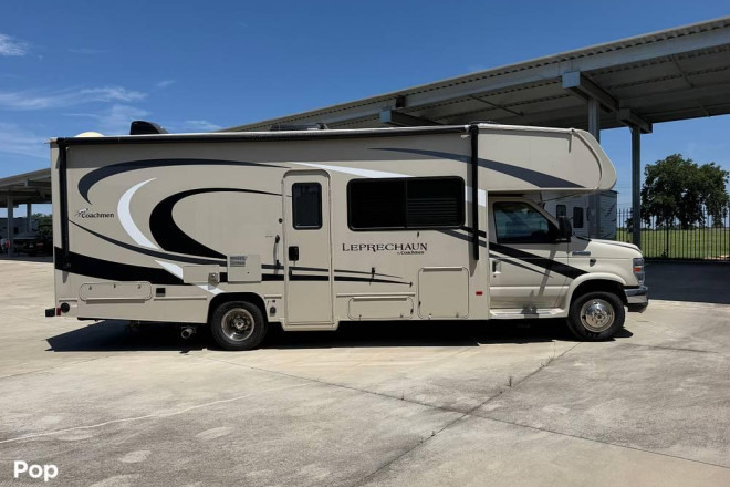 2021 Leprechaun 260DS