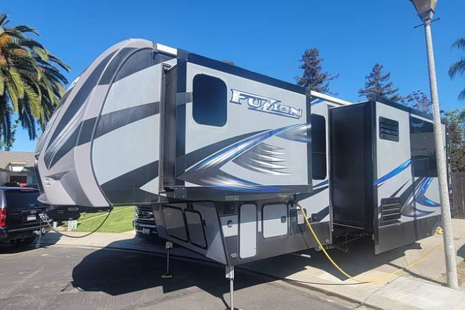2017 Fuzion 369
