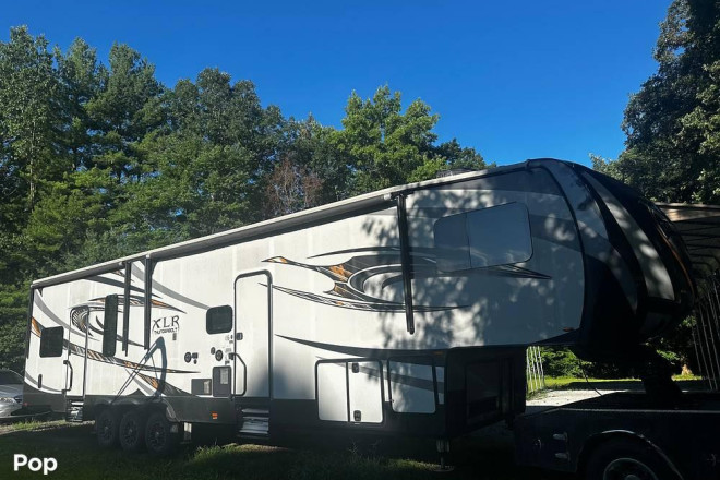 2017 XLR Thunderbolt Toy Hauler Series 413 AMP
