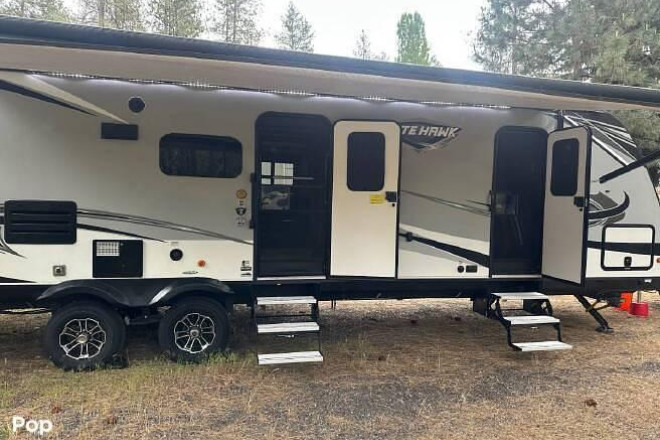 2019 White Hawk 31BH