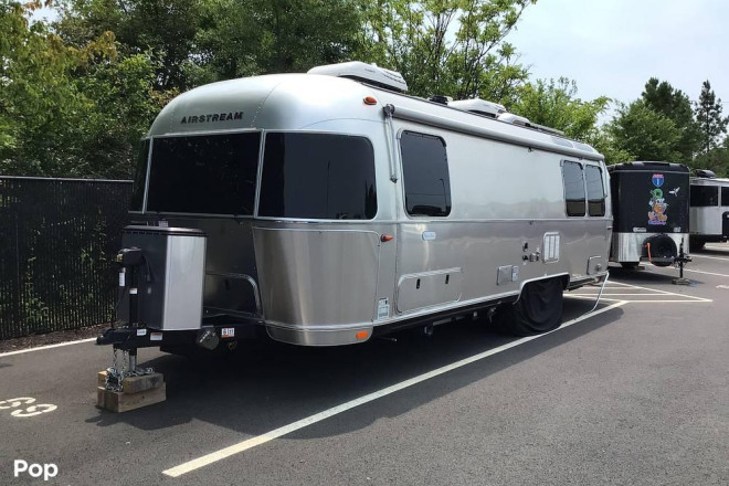 2021 Flying Cloud 27FB Twin
