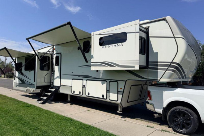 2022 Montana 3781RL