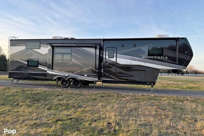 2025 Montana 3915TB