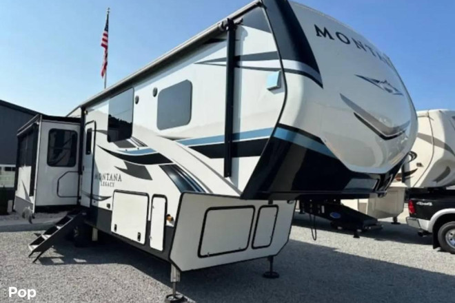 2021 Montana Legacy 3231CK