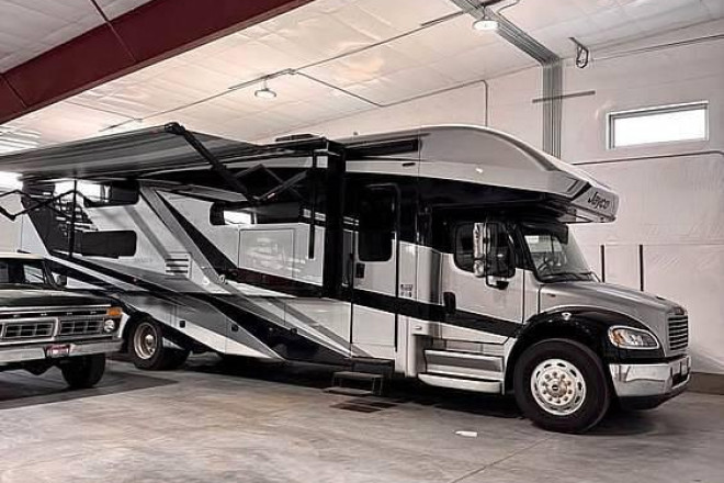2023 Seneca 37L