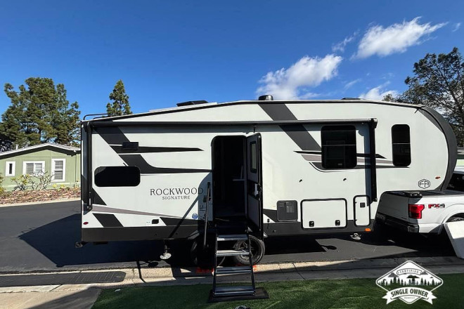 2025 Signature R281RK-with King Bed
