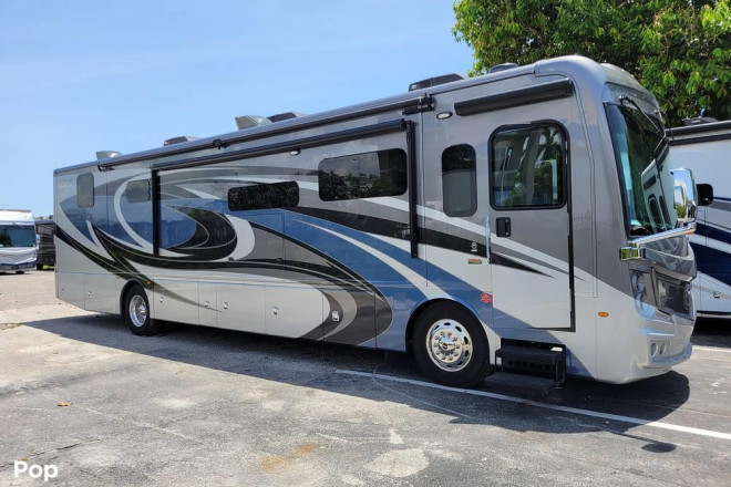 2022 Discovery 38W