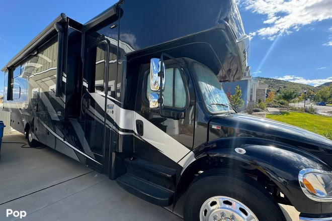 2022 Seneca 37L