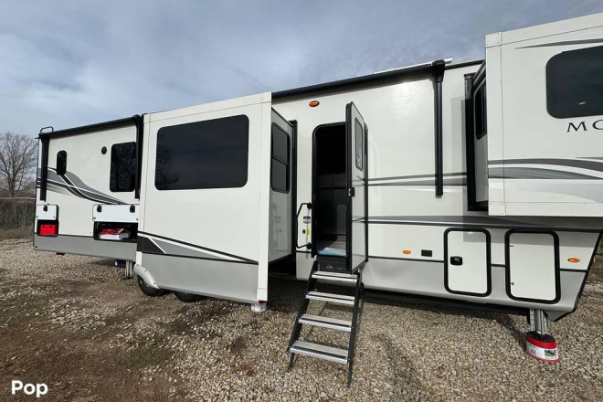 2023 Montana 3761FL