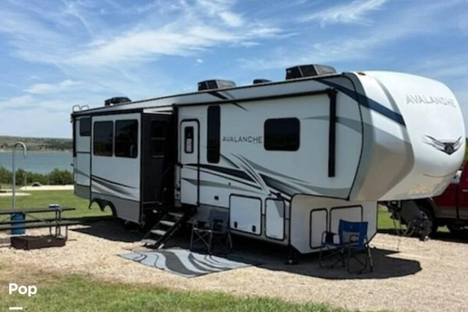 2022 Avalanche 378 BH