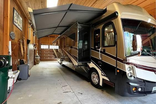 2018 Discovery LXE Series M-40G