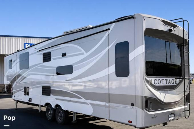 2021 Montana Legacy 3781RL