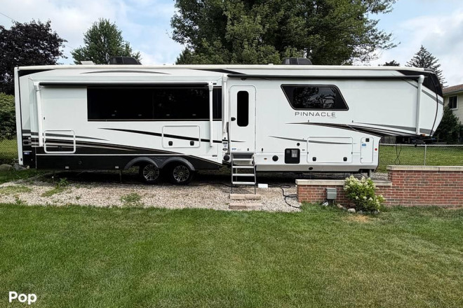 2025 Pinnacle 38FBRK