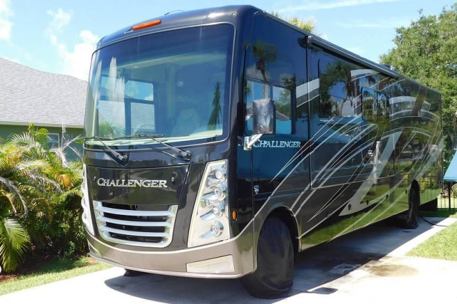 2022 Challenger 35MQ