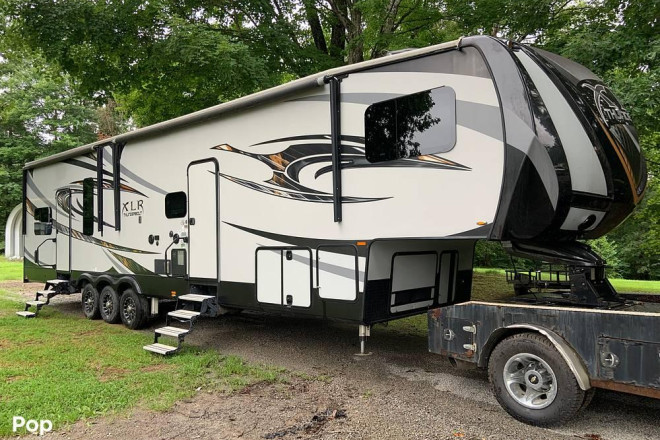 2017 XLR Thunderbolt 417AMP