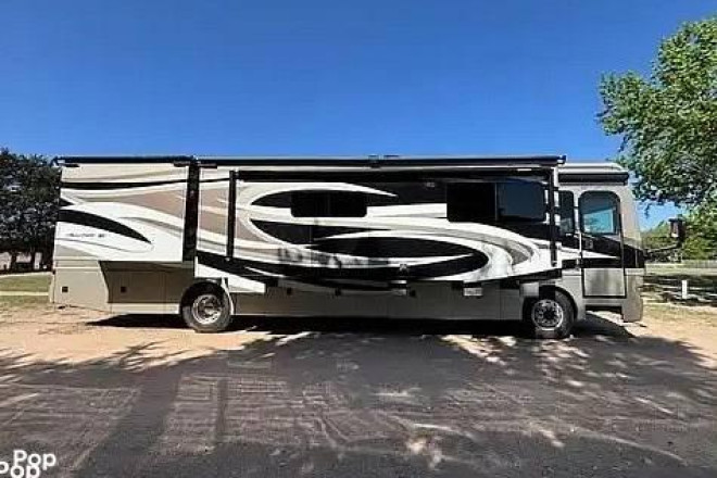 2017 Pace Arrow LXE 38F