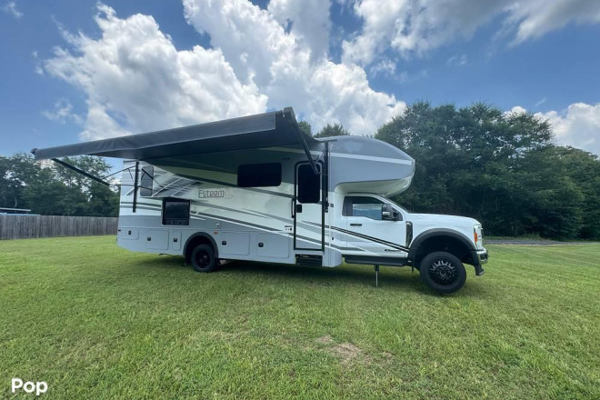 2024 Esteem XL 32U