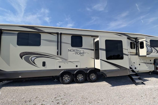 2019 North Point 385THWS