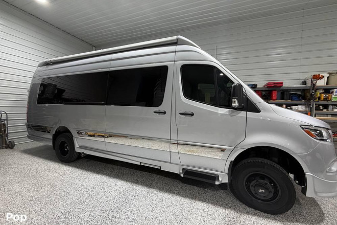 2025 Other Lounge AWD