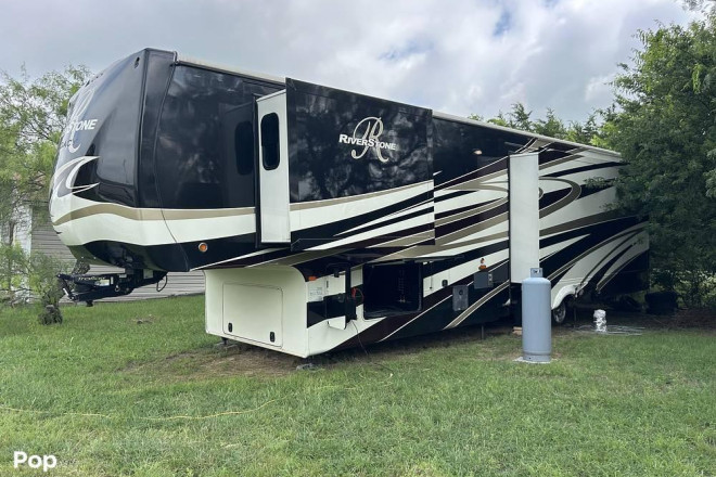 2017 Riverstone Legacy 38MB