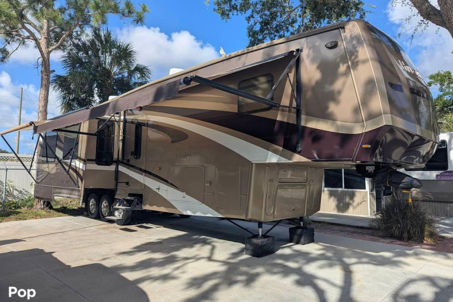 2013 Hitchhiker Champagne 38LKRSB