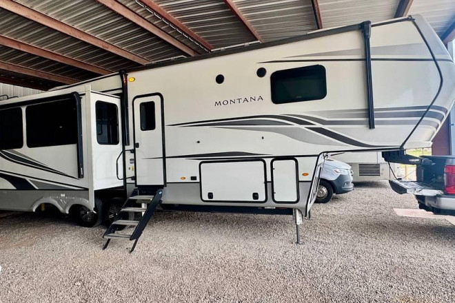 2023 Montana 3123RL